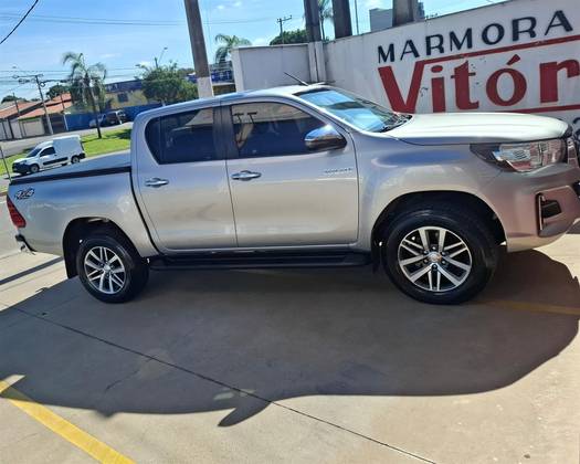TOYOTA HILUX 2.8 SRV 4X4 CD 16V DIESEL 4P AUTOMÁTICO